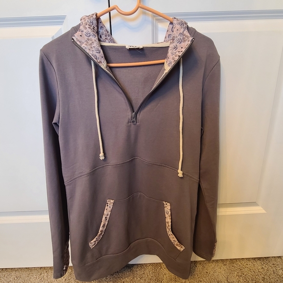 Pulse Boutique Gray Women's Hoodie with Floral Accents, Sz SM, New - Picture 7 of 9